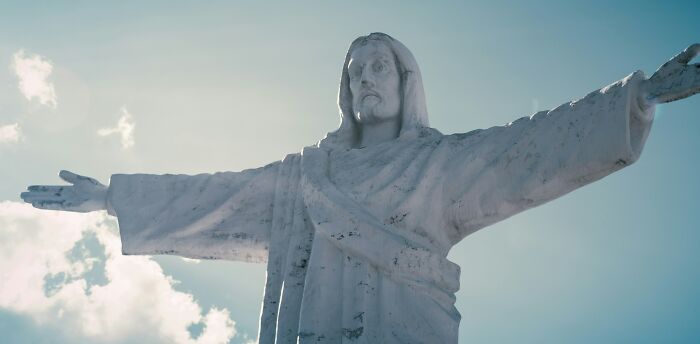 Jesus Christ statue against a bright sky, symbolizing a man's afterlife experience after his heart stops. Jesus Christ statue against a bright sky, symbolizing a man's afterlife experience after his heart stops.