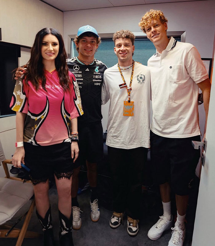 Laura Pausini posing with three men, showcasing Instagram versus reality.