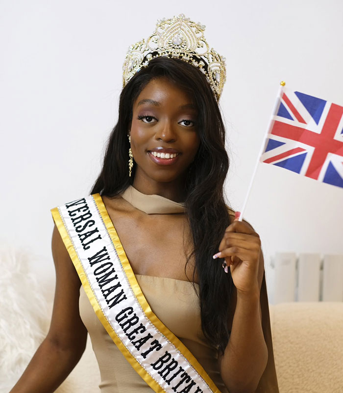 Universal Woman 2026 choice winner, wearing a crown and sash, holding a British flag, sparks outrage. Universal Woman 2026 choice winner, wearing a crown and sash, holding a British flag, sparks outrage.