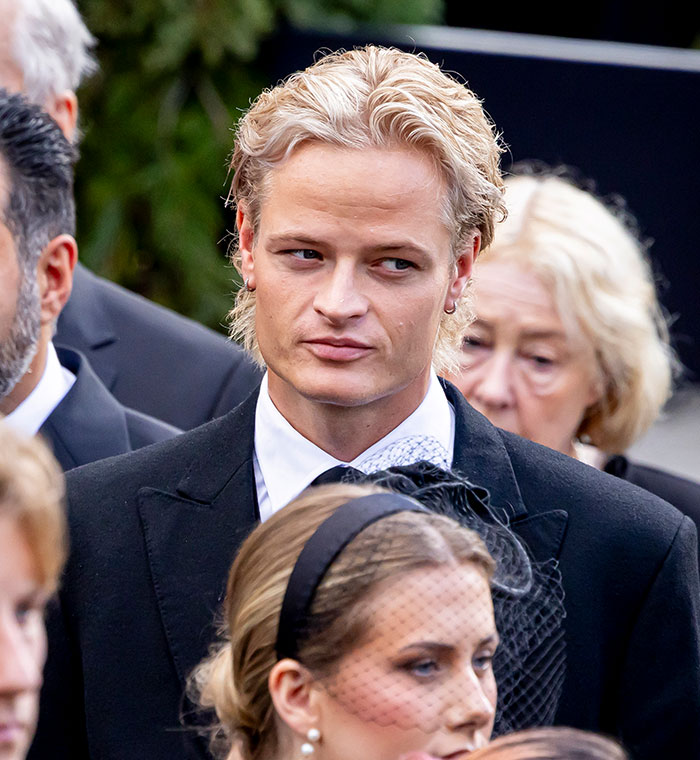 Stepson Of Norway’s King Snubbed At Royal Funeral, Hit With Bishop’s Damning Glare Amid Horrific Allegations Stepson Of Norway’s King Snubbed At Royal Funeral, Hit With Bishop’s Damning Glare Amid Horrific Allegations