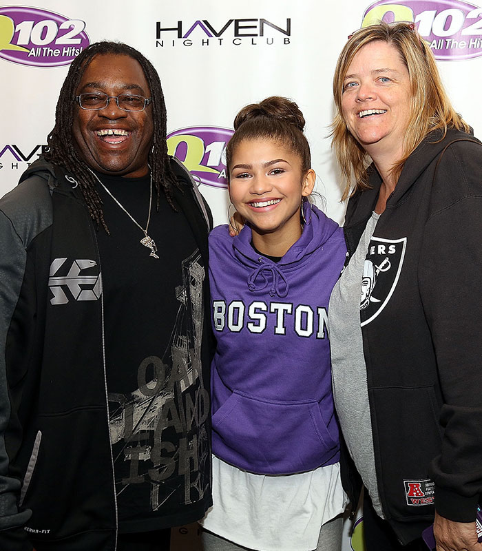 Zendaya poses with her mom and dad, smiling. Her mom understands cruel comments make people quit Instagram. Zendaya poses with her mom and dad, smiling. Her mom understands cruel comments make people quit Instagram.