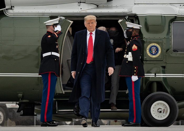 Donald Trump exits Marine One, surrounded by Marine pilots, as a lip reader reveals his brutal words. Donald Trump exits Marine One, surrounded by Marine pilots, as a lip reader reveals his brutal words.
