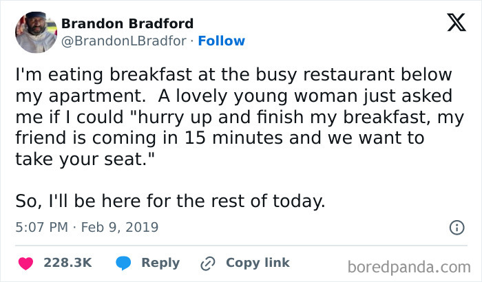 A tweet about entitled people demanding a restaurant customer to hurry up so they can take the table.