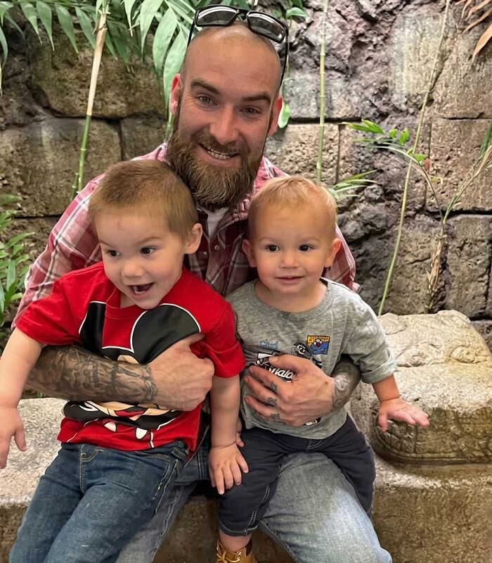Smiling man with a beard holding two young children. He used his last words to identify his children's mother as his attacker. Smiling man with a beard holding two young children. He used his last words to identify his children's mother as his attacker.
