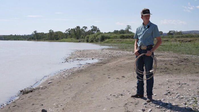14-Year-Old Hero Ropes Drowning Man On His Very First Lasso Throw And Pulls Him To Safety
