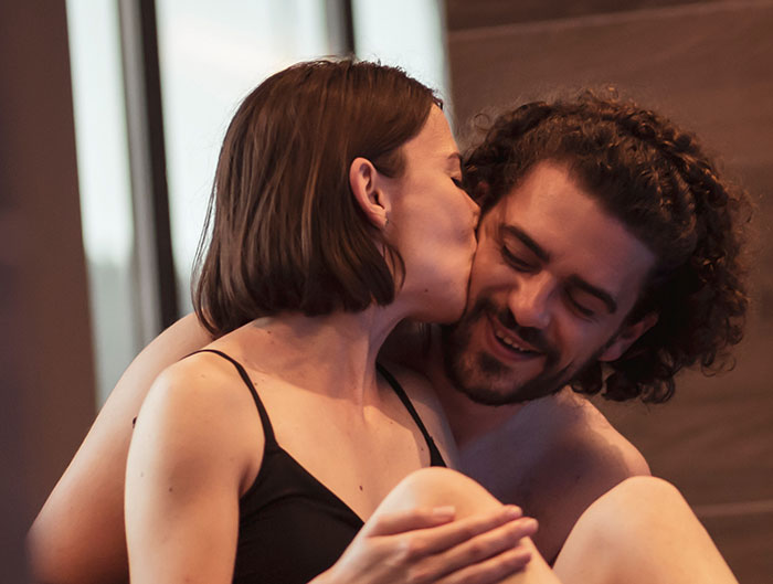 Husband Starts Acting Like A "Psycho" After His Affair With A Younger Coworker Comes To Light Husband Starts Acting Like A "Psycho" After His Affair With A Younger Coworker Comes To Light