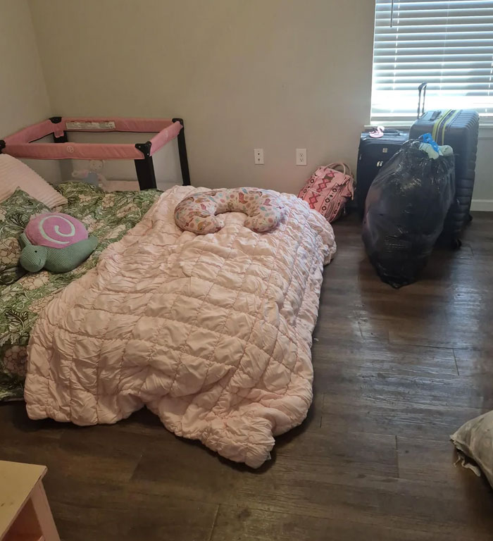 Husband Starts Acting Like A "Psycho" After His Affair With A Younger Coworker Comes To Light Husband Starts Acting Like A "Psycho" After His Affair With A Younger Coworker Comes To Light