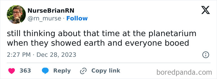 A tweet from the online group Delusions Of Adequacy about people booing Earth at a planetarium.