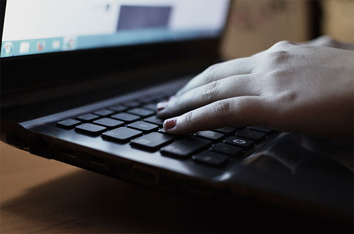 Online Stalker Freaks Out After Woman "Steals" Her Fictional Boyfriend Online Stalker Freaks Out After Woman "Steals" Her Fictional Boyfriend