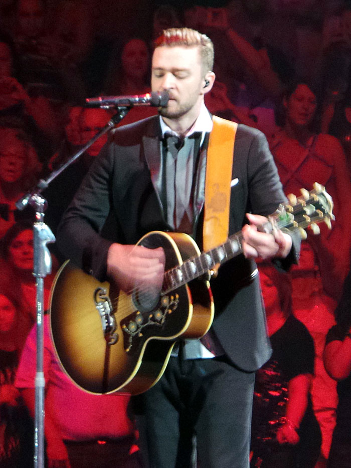 Justin Timberlake performing live, revealing Hollywood secrets about famous faces.