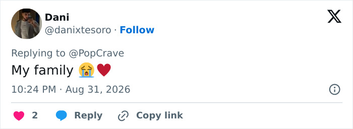 A tweet from Dani about the Modern Family reunion pic, sharing affection for the show's family.