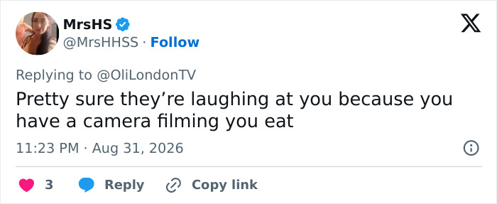 Tweet questioning if the staff laughing at the trans woman was due to her filming in the Japanese restaurant.