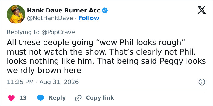 A tweet about the Modern Family reunion pic, commenting on a major figure and other stars.