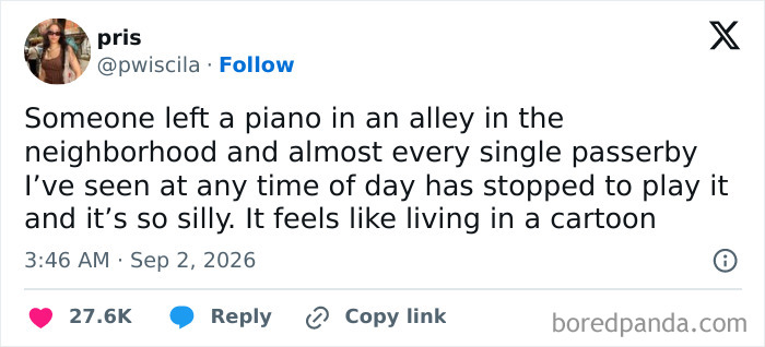 A funny tweet about people playing a piano left in an alley, posted on the X feed.