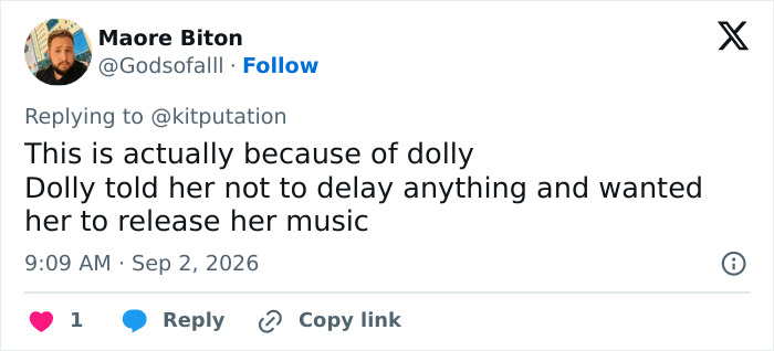 Tweet from Maore Biton explaining Dolly Parton told Miley Cyrus not to delay her announcement.