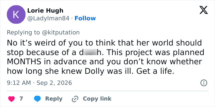 Screenshot of a tweet from Lorie Hugh defending Miley Cyrus' announcement after Dolly Parton's passing.