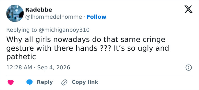 A tweet from Radebbe commenting on the cringe gesture common among girls, referencing US Open influencers. A tweet from Radebbe commenting on the cringe gesture common among girls, referencing US Open influencers.