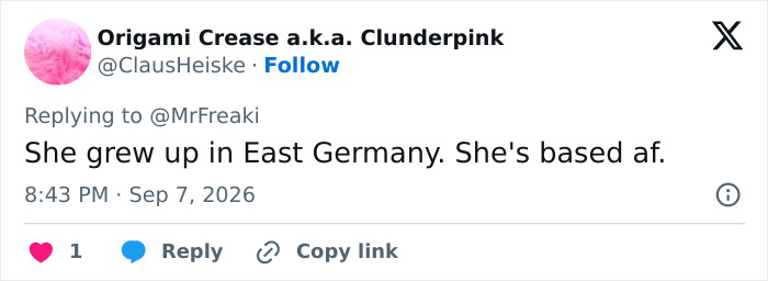 A social media post from Origami Crease a.k.a. Clunderpink about an actress's red carpet response. A social media post from Origami Crease a.k.a. Clunderpink about an actress's red carpet response.