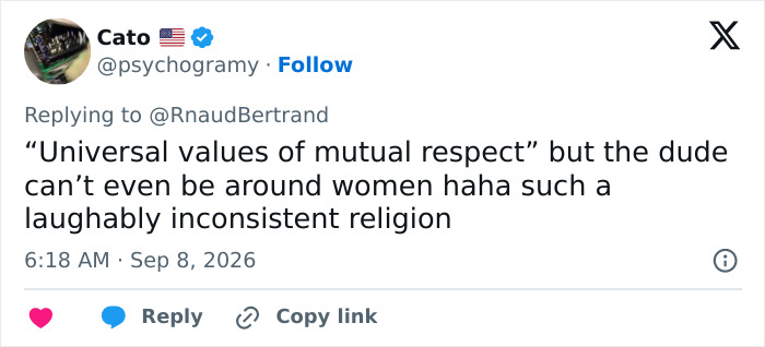 Twitter user @psychogramy comments on the Eiffel Tower closed situation, criticizing the guru's demand.