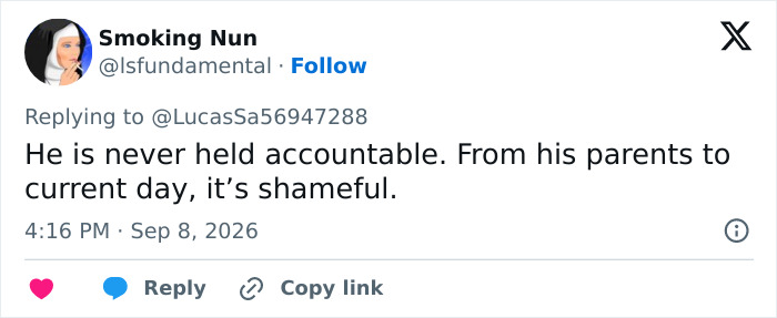 A tweet by user Smoking Nun commenting on accountability regarding Donald Trump's heated exchange with Marine One pilots. A tweet by user Smoking Nun commenting on accountability regarding Donald Trump's heated exchange with Marine One pilots.