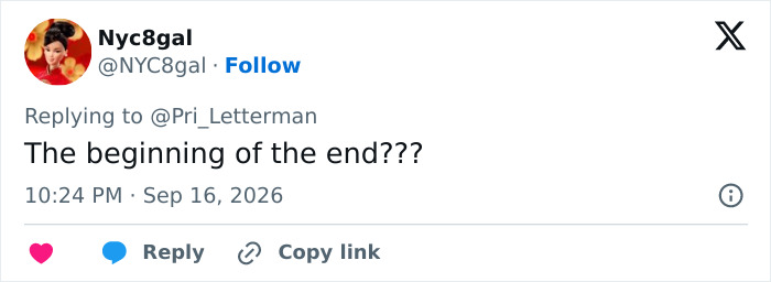 Tweet by Nyc8gal questioning the tense moment with wife, Emmy Winner silence.