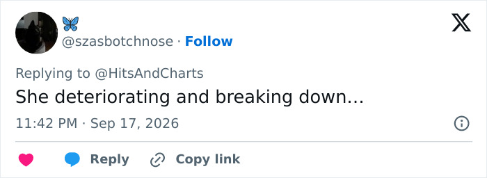 Twitter comment about Ariana Grande's snaps, expressing worry about her deteriorating.