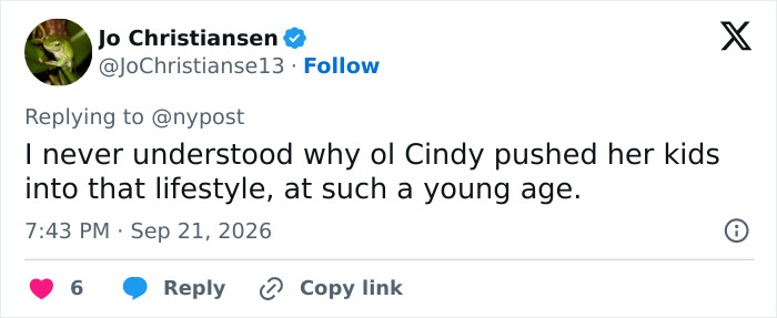 A screenshot of a tweet by Jo Christiansen referencing Cindy Crawford pushing her kids into modeling. A screenshot of a tweet by Jo Christiansen referencing Cindy Crawford pushing her kids into modeling.