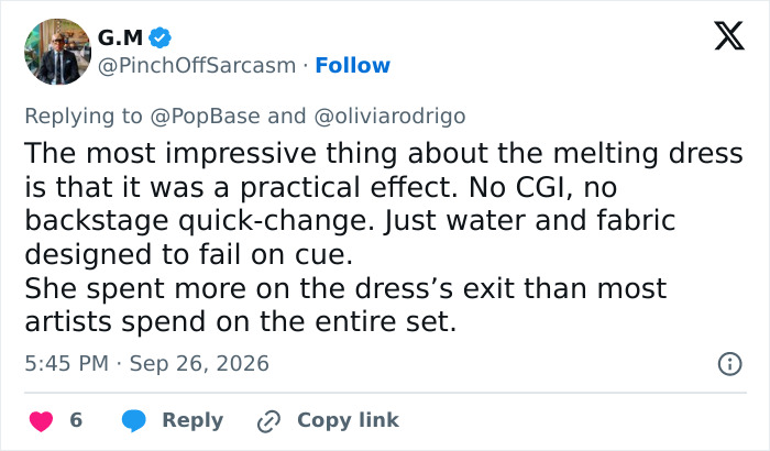 Comment highlights practical effect of Olivia Rodrigo's melting dress onstage Comment highlights practical effect of Olivia Rodrigo's melting dress onstage