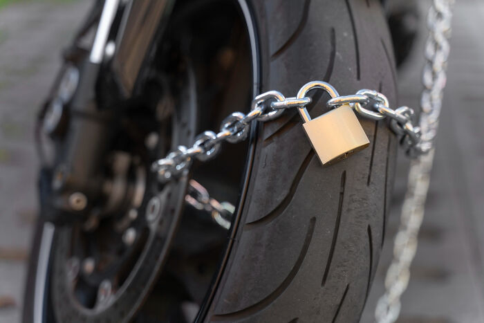 39 Petty Ways To Make A Man’s Day Slightly Worse Without Actually Doing Anything Illegal