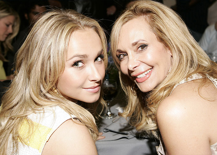 Hayden Panettiere posing closely with a smiling woman. Hayden Panettiere posing closely with a smiling woman.