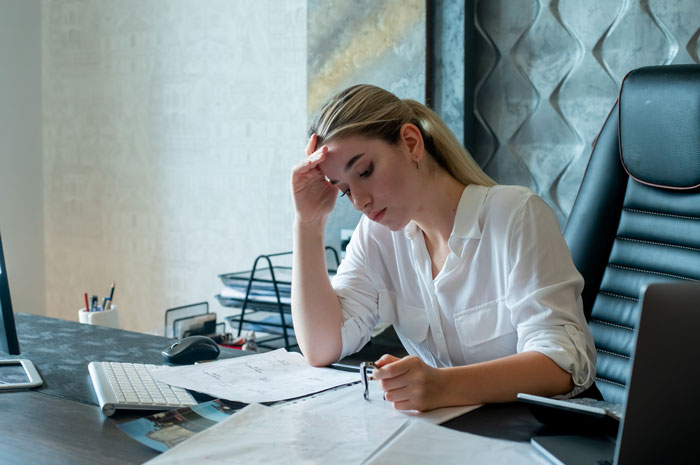 Woman Doesn't Want To Play "Big Happy Family," Demands Inheritance Be Divided Woman Doesn't Want To Play "Big Happy Family," Demands Inheritance Be Divided