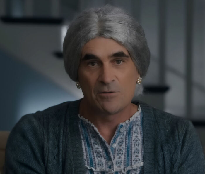 Modern Family reunion pic featuring Phil Dunphy in drag, a major figure some fans don't recognize.