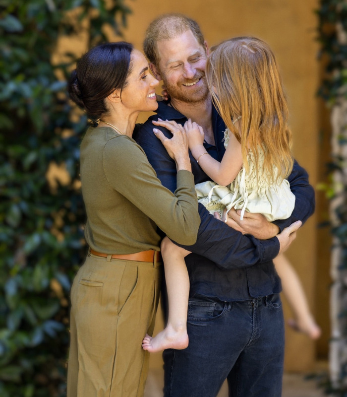 Harry and Meghan UK return, embracing a child, with ongoing tension and new school rules for parents. Harry and Meghan UK return, embracing a child, with ongoing tension and new school rules for parents.