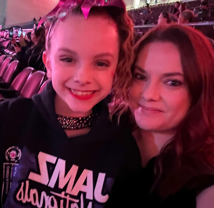 A smiling young girl and a woman taking a selfie, linked to the mom and daughter in Las Vegas hotel case. A smiling young girl and a woman taking a selfie, linked to the mom and daughter in Las Vegas hotel case.