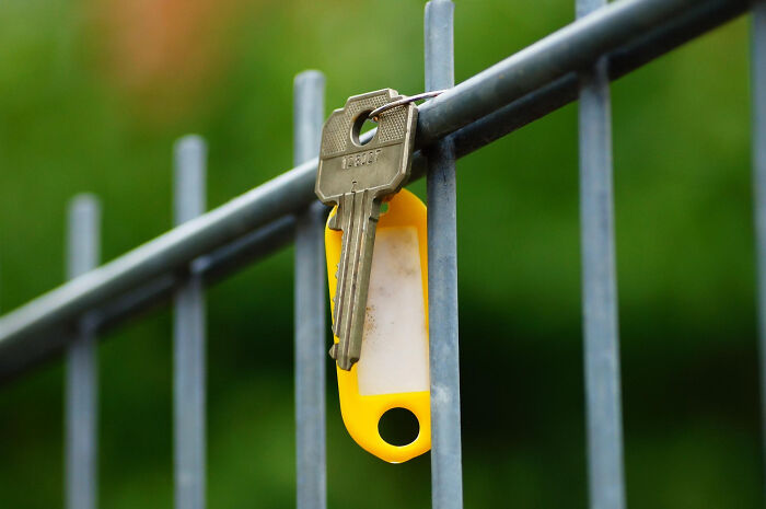 39 Petty Ways To Make A Man’s Day Slightly Worse Without Actually Doing Anything Illegal