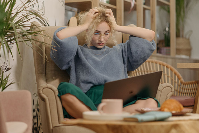 Online Stalker Freaks Out After Woman "Steals" Her Fictional Boyfriend Online Stalker Freaks Out After Woman "Steals" Her Fictional Boyfriend