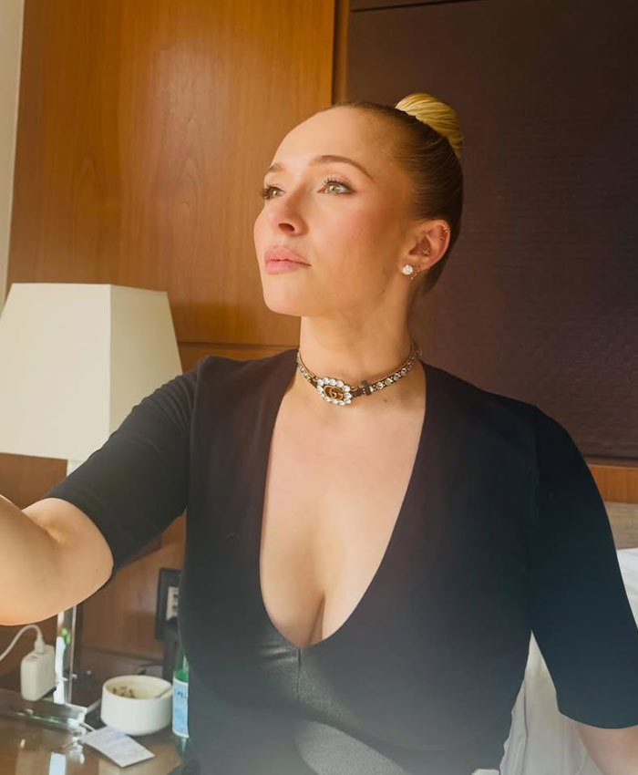 Hayden Panettiere looking thoughtful while wearing a black top and an elegant choker necklace. Hayden Panettiere looking thoughtful while wearing a black top and an elegant choker necklace.