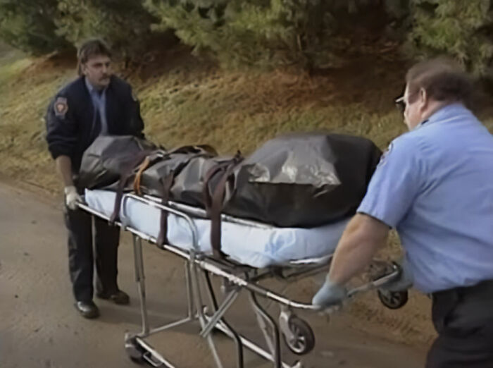 Paramedics rolling a body bag on a gurney, related to the crimes of the woman set to be executed in Tennessee. Paramedics rolling a body bag on a gurney, related to the crimes of the woman set to be executed in Tennessee.
