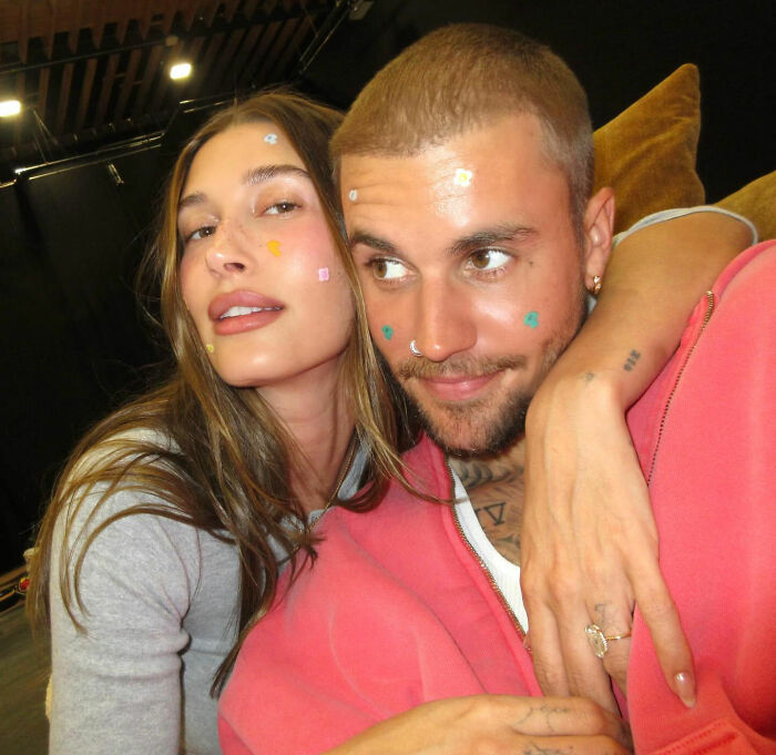 "Divorce Incoming": Body Language Expert Weighs In After Justin And Hailey Bieber's Tense Exchange At Wedding