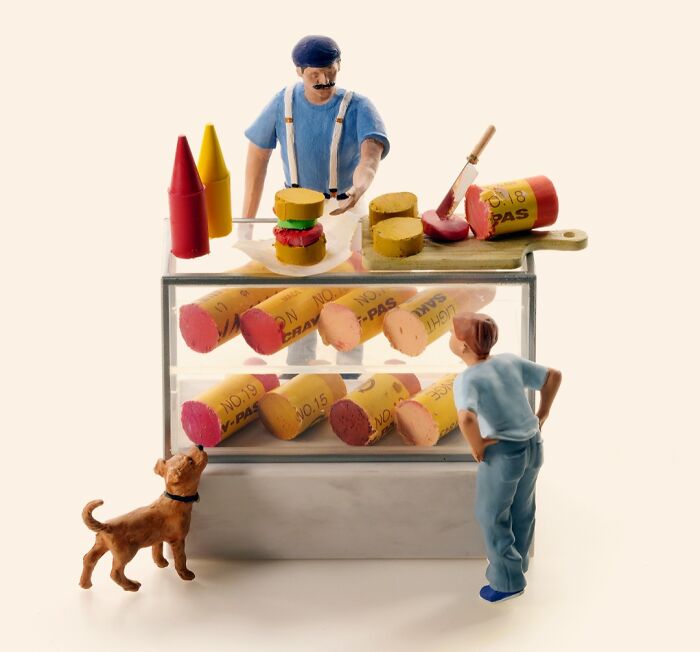 Miniature calendar works by Tatsuya Tanaka: a miniature chef prepares a crayon burger for a customer and dog.