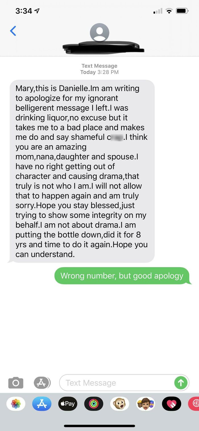 A screenshot of a hilarious text message apology sent to a wrong number, receiving a good apology response.