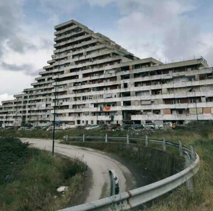 The "Salis" Of Scampia, The Most Disastrous Italian Redevelopment Project, A Symbol Of The Mafia And The Decay Of Naples