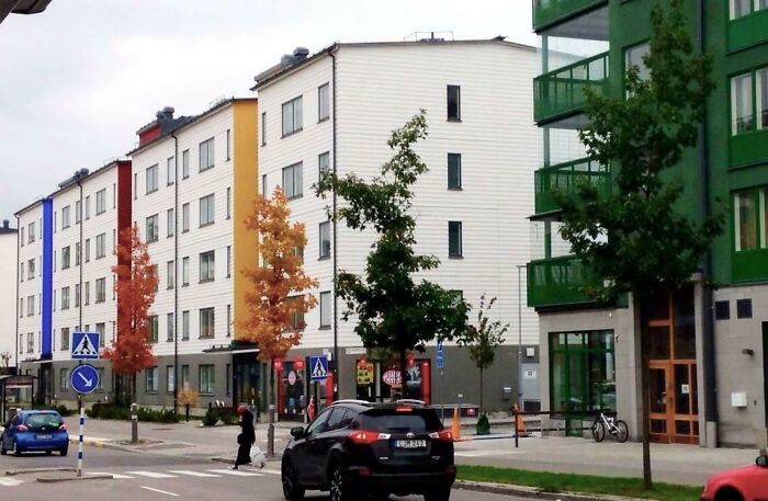 Buildings and trees with colors that perfectly sync with each other, creating an amazing time.
