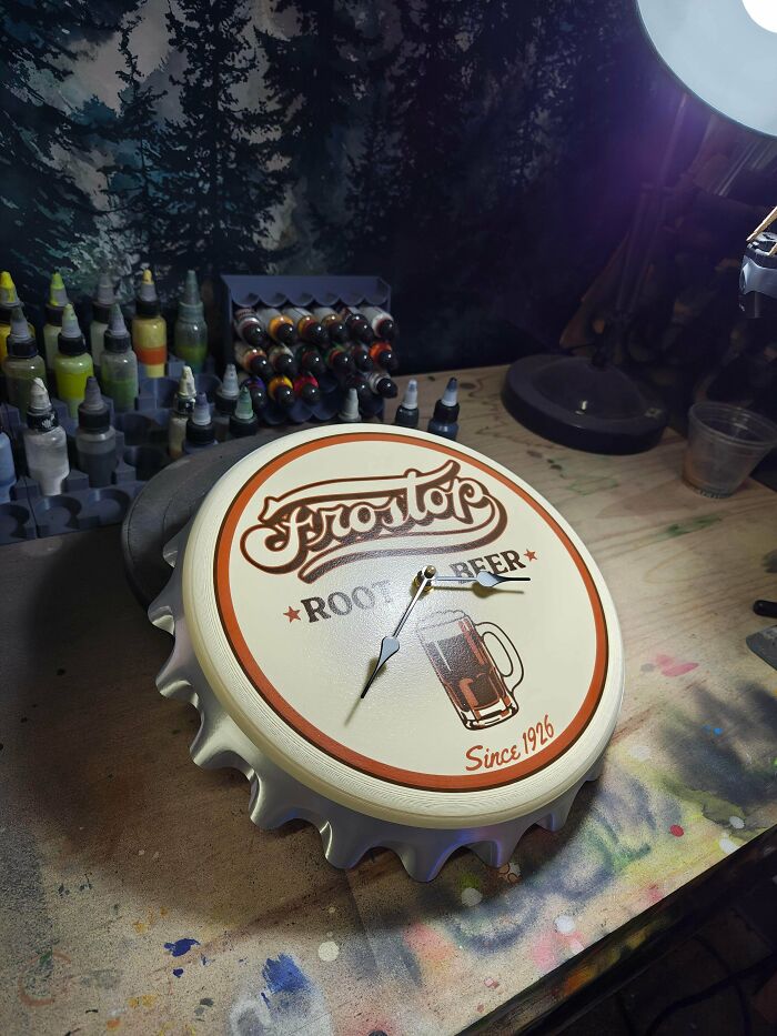 A unique bottle cap clock for Frostie Root Beer, a creative item people needed and printed with their 3D printers.