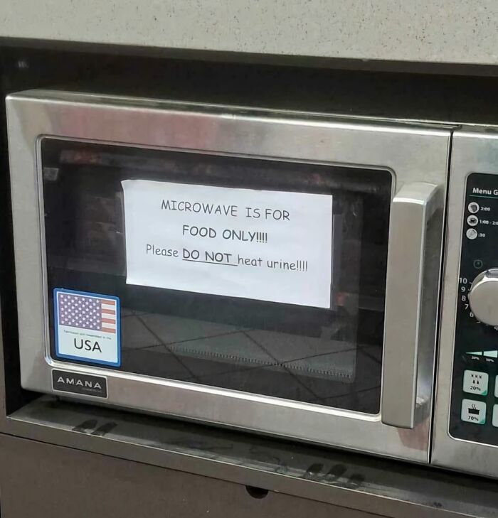 A chaotic sign on a microwave that reads Microwave Is For Food Only!!!! Please DO NOT heat urine!!!!