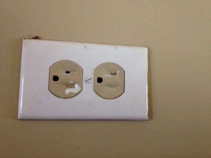 A damaged electrical outlet, a clear example of DIY fails.