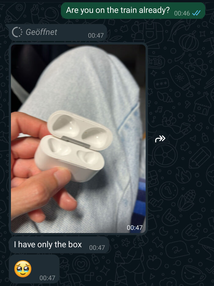 A chat screen showing an empty earbud case, a funny public transport interaction.