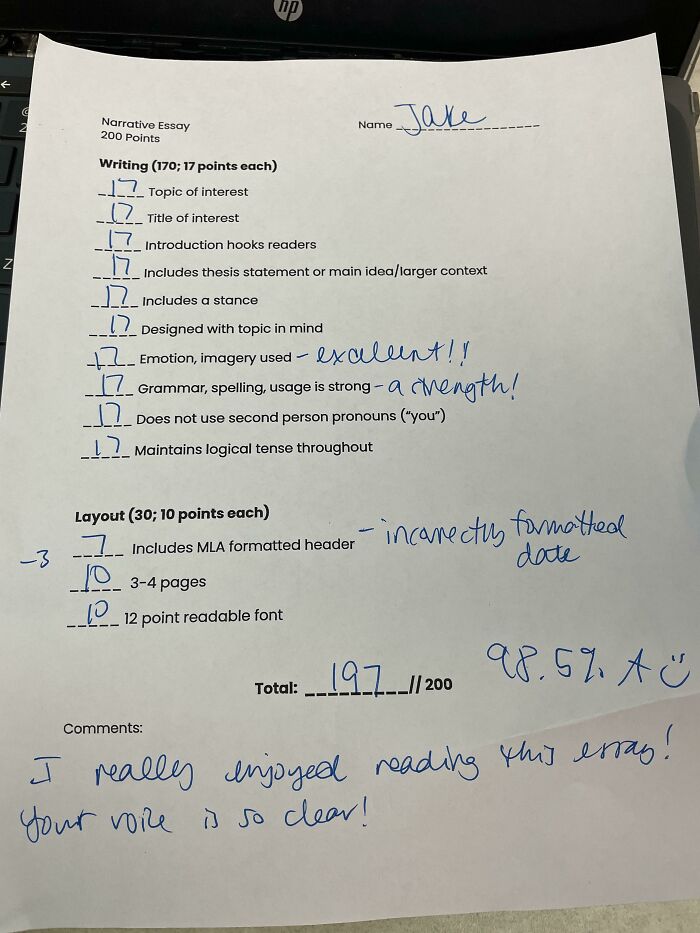A narrative essay rubric with positive comments, showcasing helpful teachers feedback.