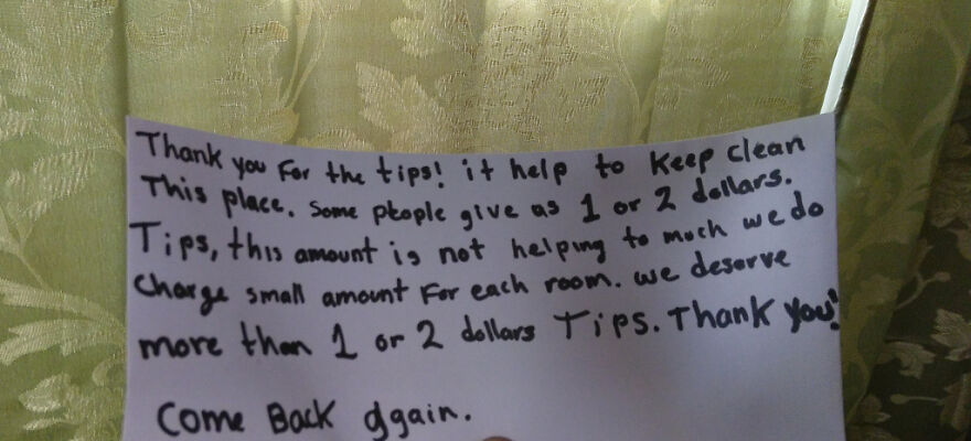 Handwritten note requesting tips for cleaning Airbnb rooms with request for higher amounts