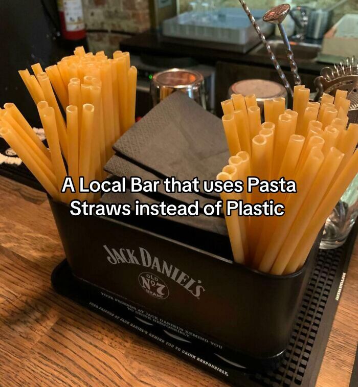 Local bar uses pasta straws instead of plastic for eco-friendly drinking